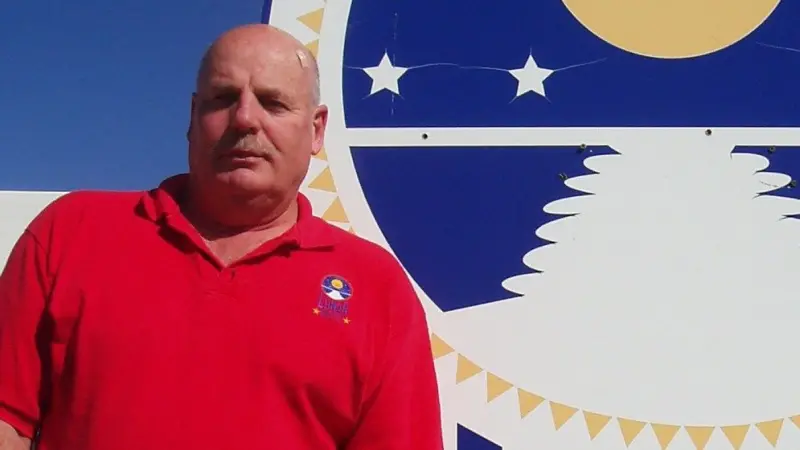 ¿Visionario o estafador? Dennis Hope, el estadounidense que se hizo millonario vendiendo parcelas de la Luna tras reclamar su propiedad en 1980